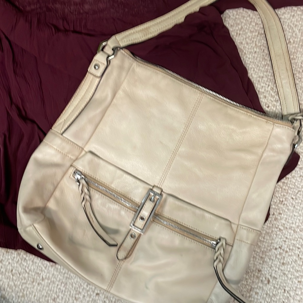 B Makowsky off-white one-handle purse with two front zip pockets